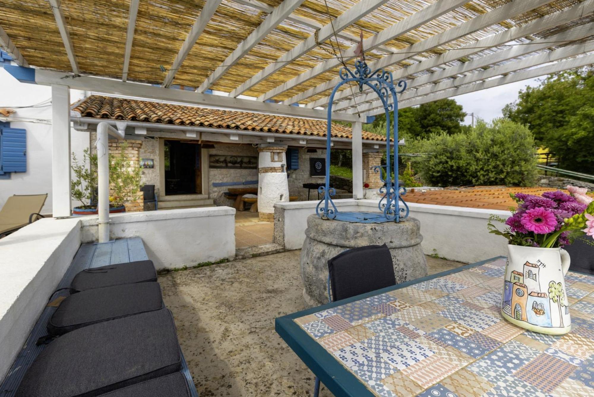 Villa Crni In Crni - Haus Fuer 6 Personen Labin  Esterno foto